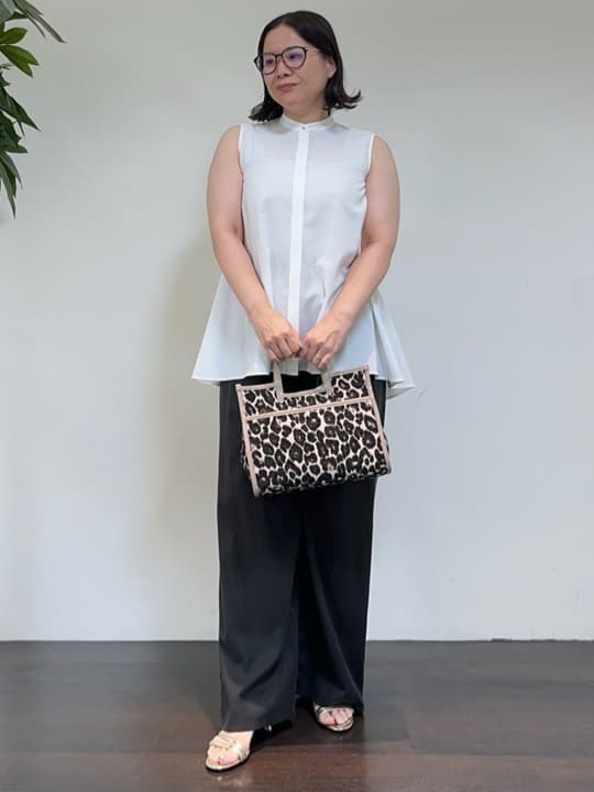 Asamiさんの「UNTITLED｜【接触冷感/吸水速乾】フレアバックシャンブラウス」を使ったコーディネート
