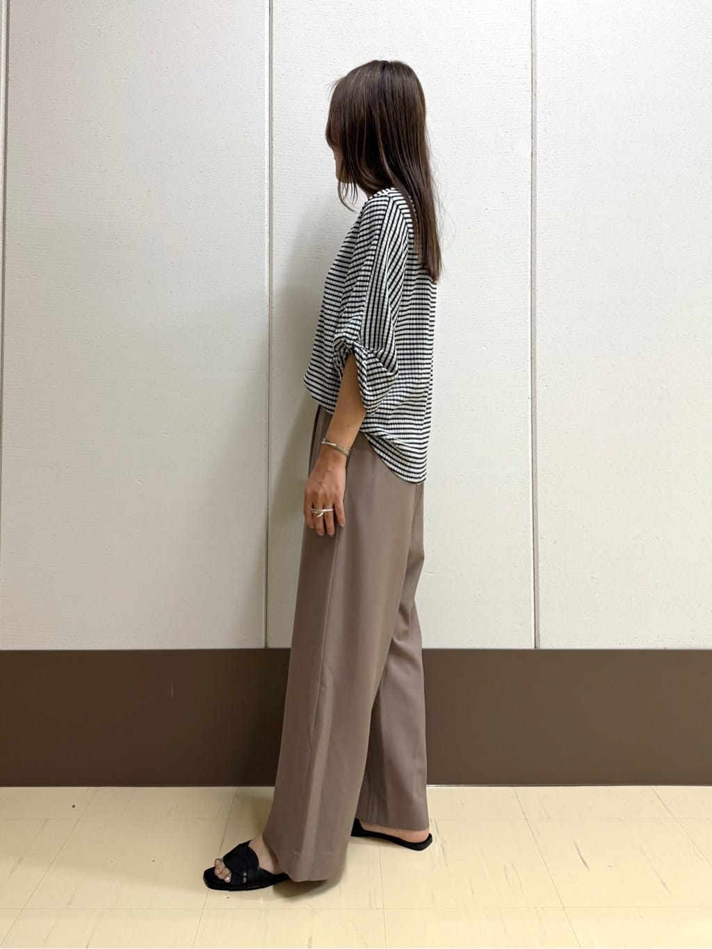 mamiさんの「INDIVI｜【UVケア／吸汗速乾】凹凸素材ねじり袖トップス」を使ったコーディネート