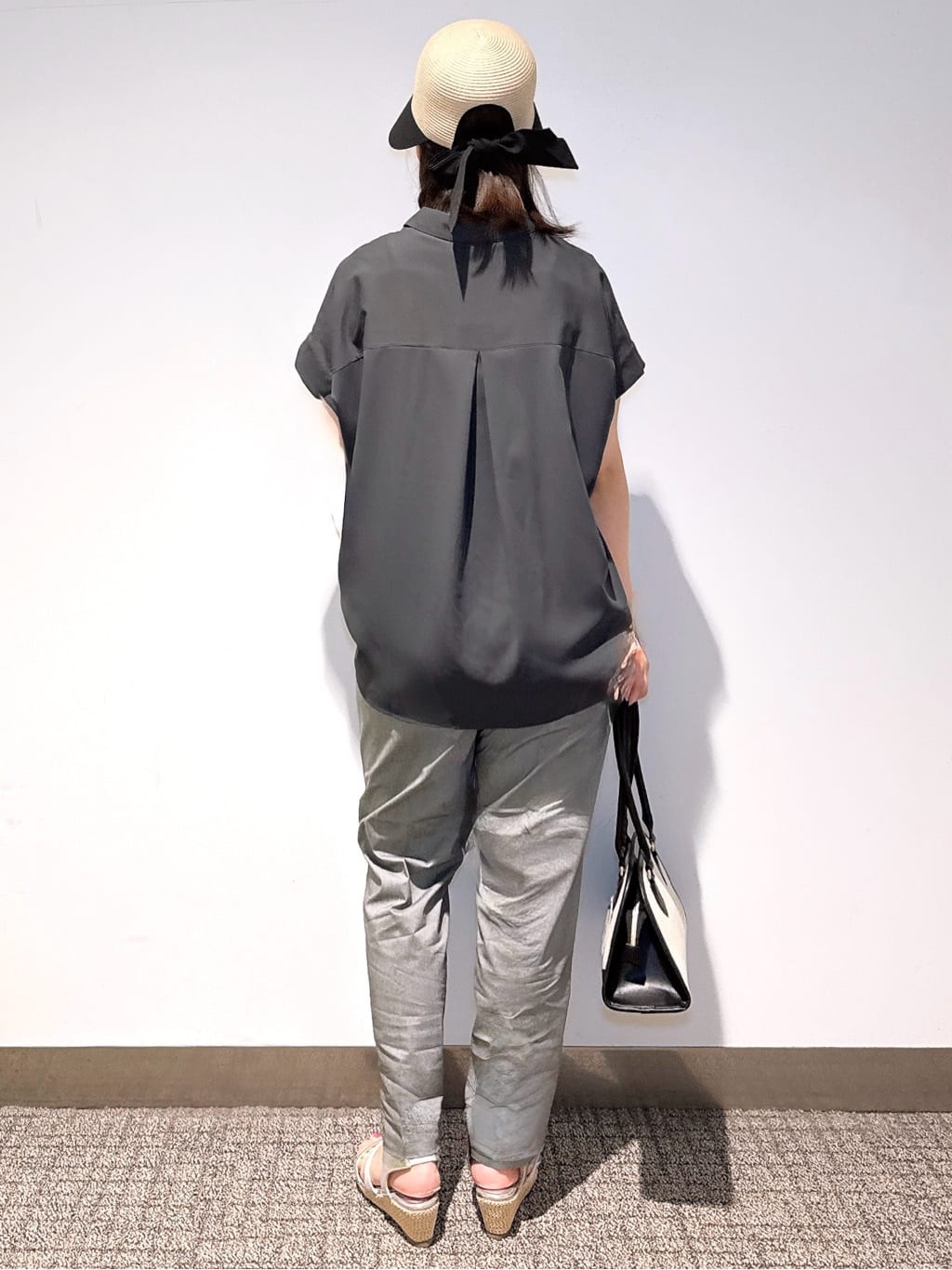 みーさんの「grove｜キレイも動きやすさも　美脚見えハイパーストレッチパンツ」を使ったコーディネート