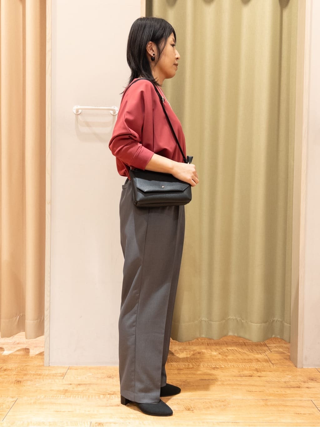 Kawa-sanさんの「SHOO･LA･RUE｜【高レビュー/洗濯後しわになりにくい】1枚でサマ見え 8分袖ドルマンブラウス」を使ったコーディネート