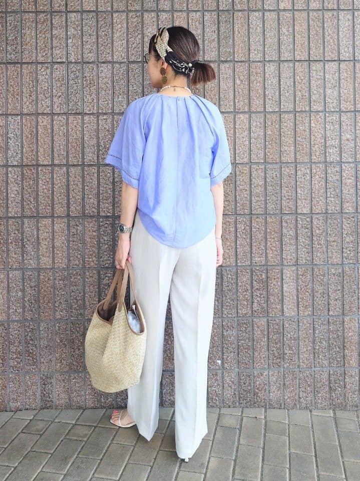 MUTSUKOさんの「UNTITLED｜【接触冷感/UVカット/ウエストゴム】センタープレスツイルパンツ」を使ったコーディネート