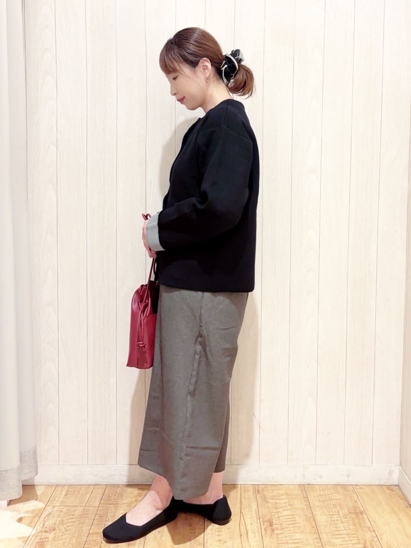 あいこさんの「SHOO･LA･RUE｜ウエストまわりをすっきり魅せる デザインガウチョパンツ」を使ったコーディネート