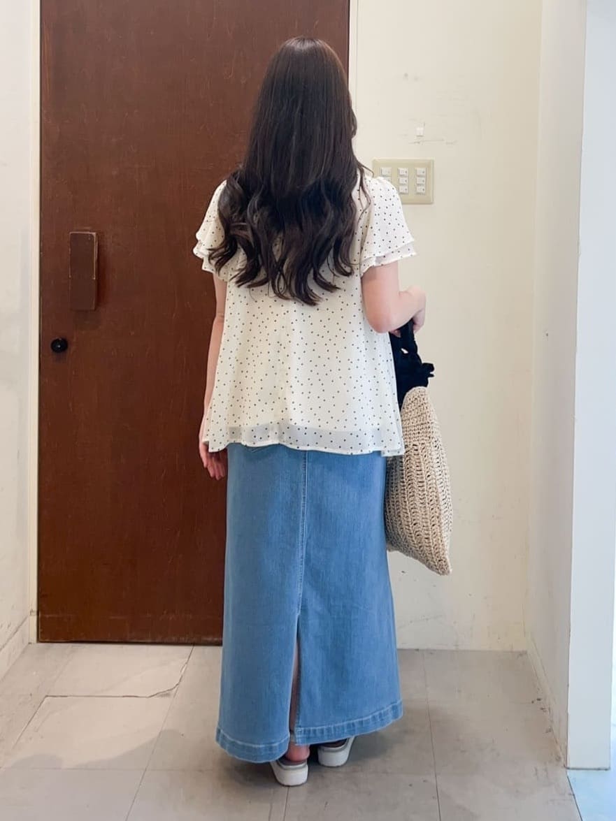 reonさんの「SHOO･LA･RUE｜◆キラキラループサンダル」を使ったコーディネート