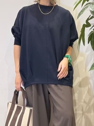 misakiさんの「SHOO･LA･RUE｜【S-LL/体型カバー】とろみ感が心地よい 裾タック ドルマンチュニック」を使ったコーディネート