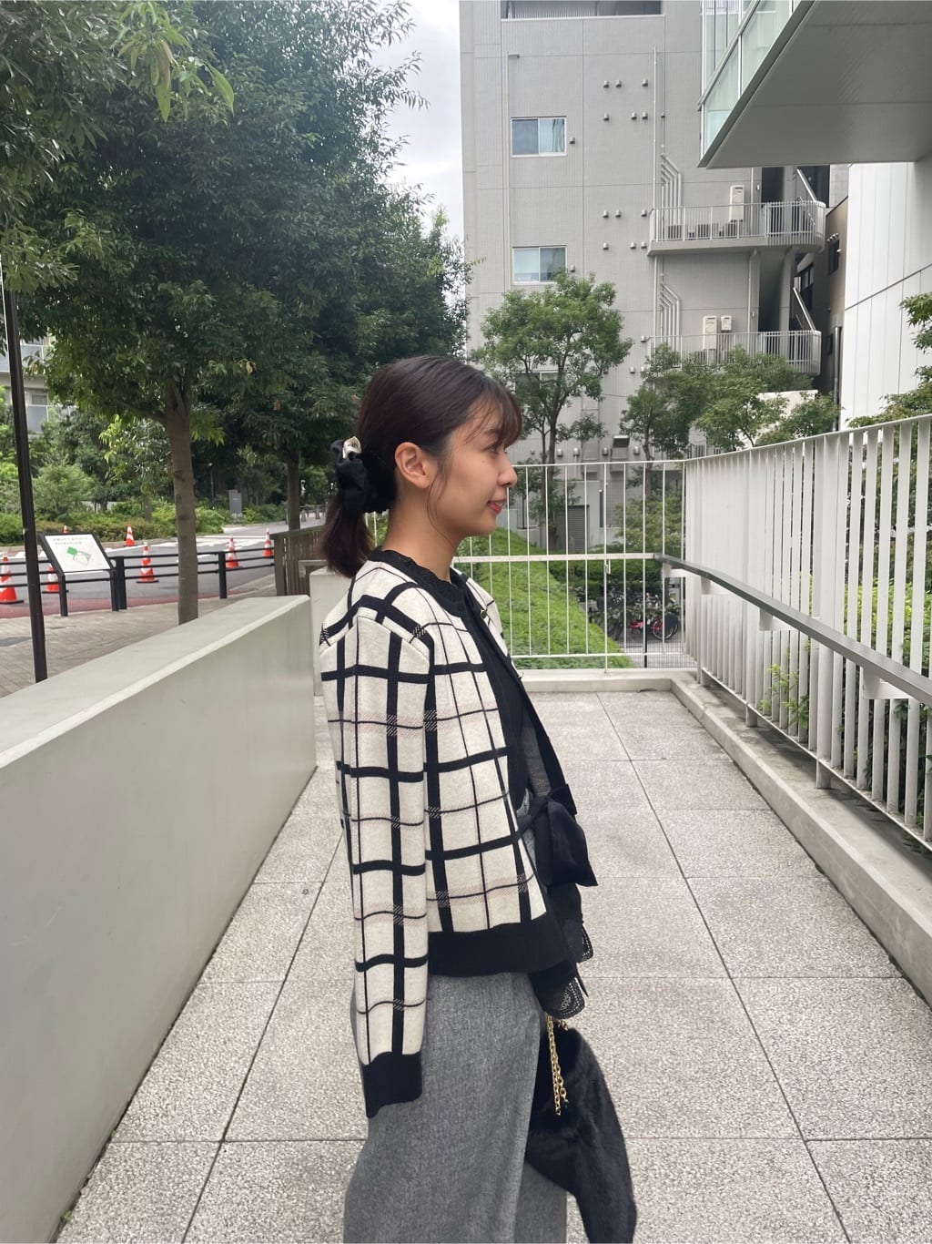 abeさんの「Couture brooch｜フェイクファーチェーンバッグ」を使ったコーディネート
