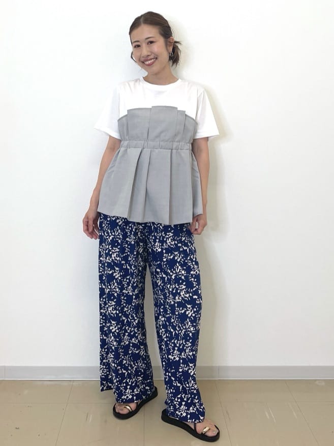 Akiさんの「OPAQUE.CLIP｜タックビスチェドッキングカットソー【洗濯機洗い可】」を使ったコーディネート