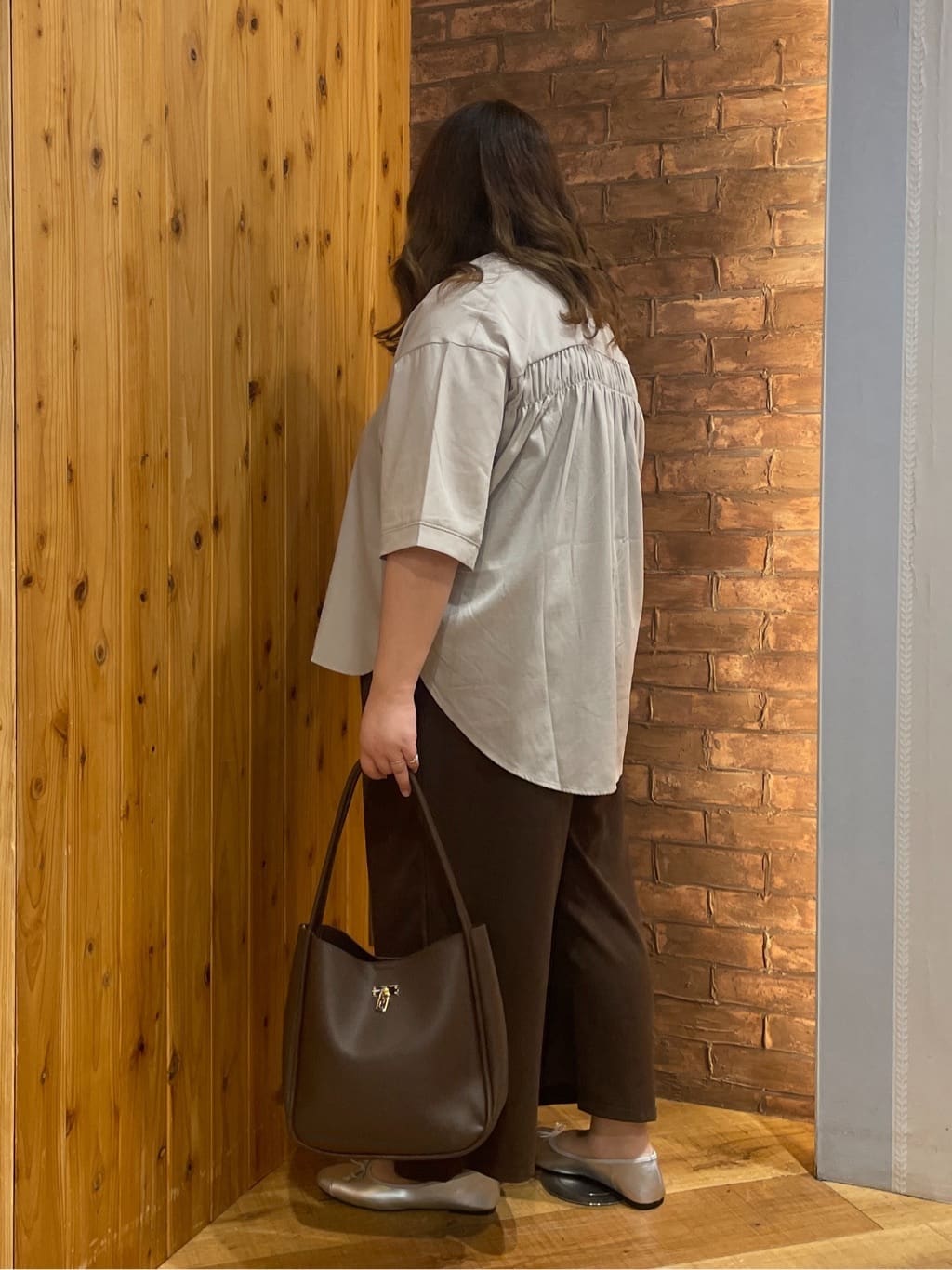 Risaさんの「SHOO･LA･RUE｜【S-LL/洗濯後しわになりにくい】バックギャザーがアクセント スッキパーブラウス」を使ったコーディネート