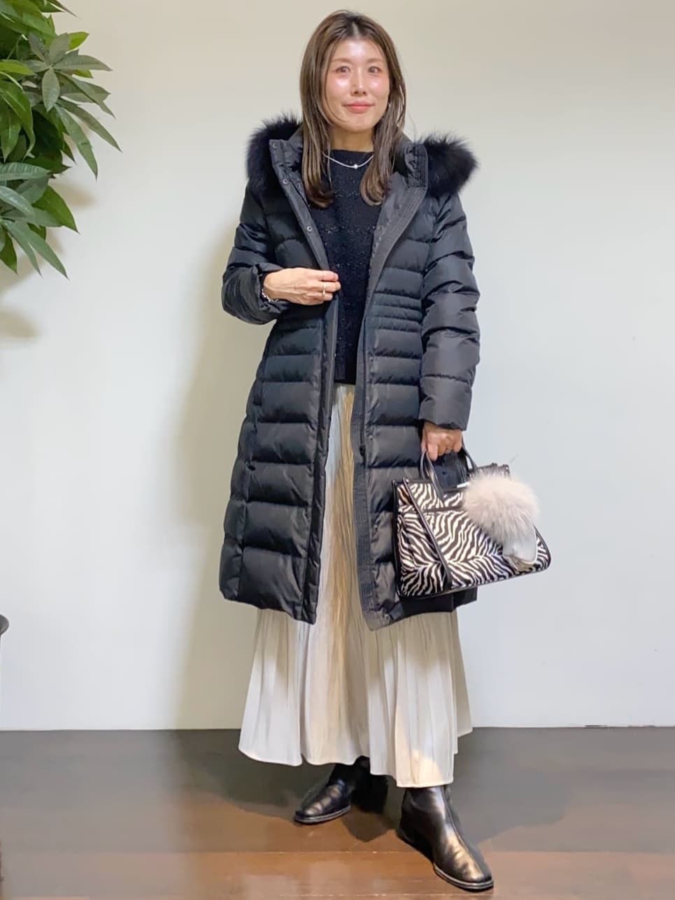 tomoさんの「UNTITLED｜【はっ水機能/フード取り外し可/防寒】ロングダウンコート」を使ったコーディネート