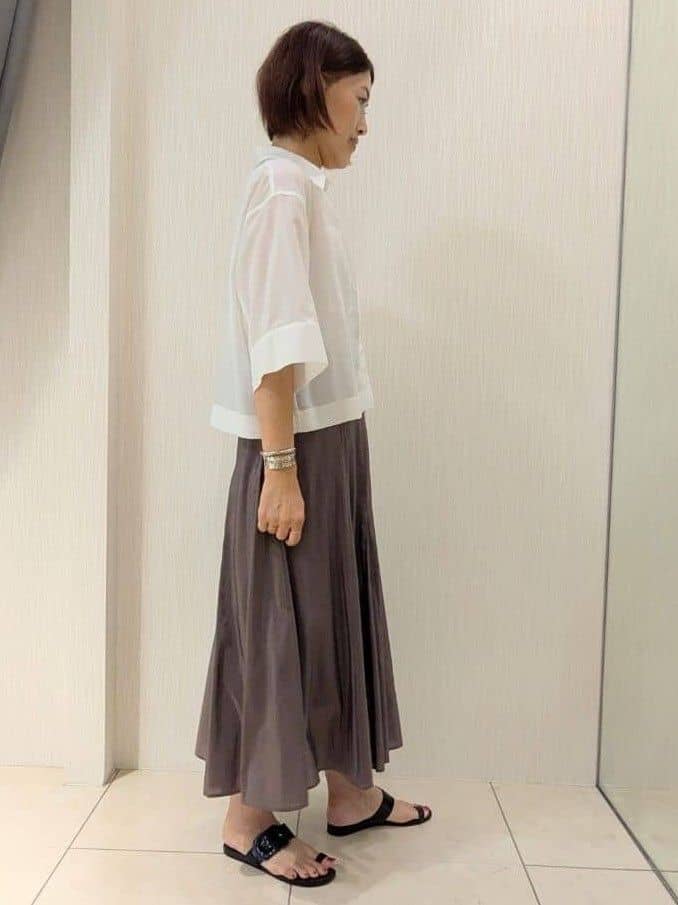 u-macoさんの「UNTITLED｜【ステンレス】カーヴィプレートショートネックレス」を使ったコーディネート