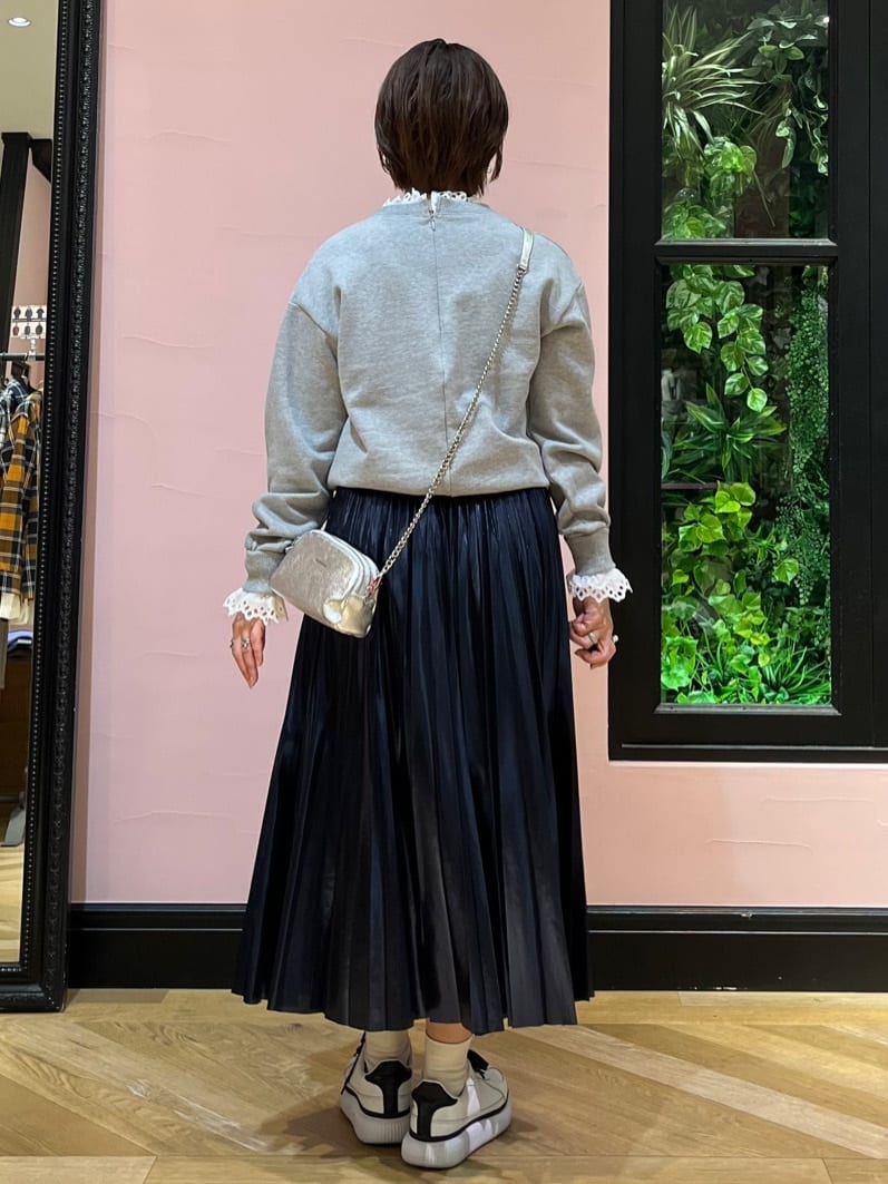 ogataさんの「DRESSTERIOR｜【洗える/ストレッチ性/オンオフ】箔プリントプリーツスカート」を使ったコーディネート