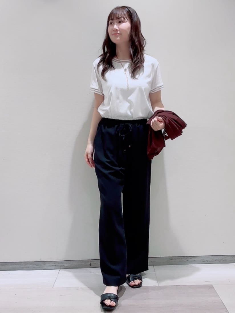 エリカさんの「Reflect｜【接触冷感／マシンウォッシュ可／ウエスト総ゴム】ワイドシルエットパンツ」を使ったコーディネート