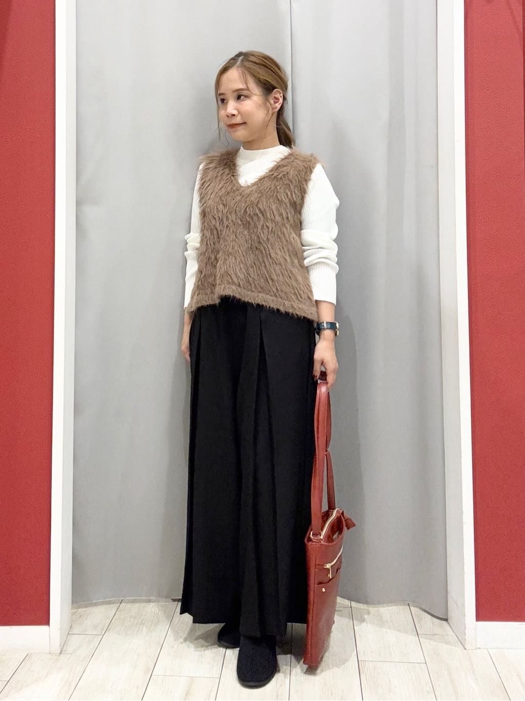 shioさんの「SHOO･LA･RUE｜【高レビュー/2点セット】着るだけでコーデが決まる フェザーニットベスト&times;リブニット」を使ったコーディネート