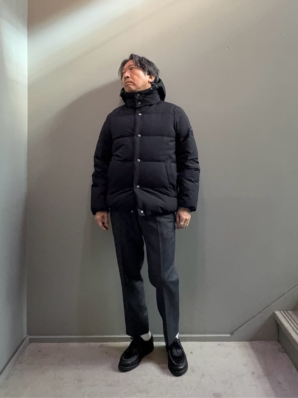 デザイナーTAKEman さんの「TAKEO KIKUCHI｜【Air Palette Knit】ワンポイント カラーニット プルオーバー」を使ったコーディネート