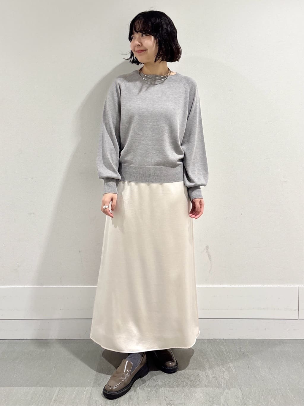 モエカさんの「UNTITLED｜【8色展開／コンパクト丈】レーヨン混 コクーンニット」を使ったコーディネート