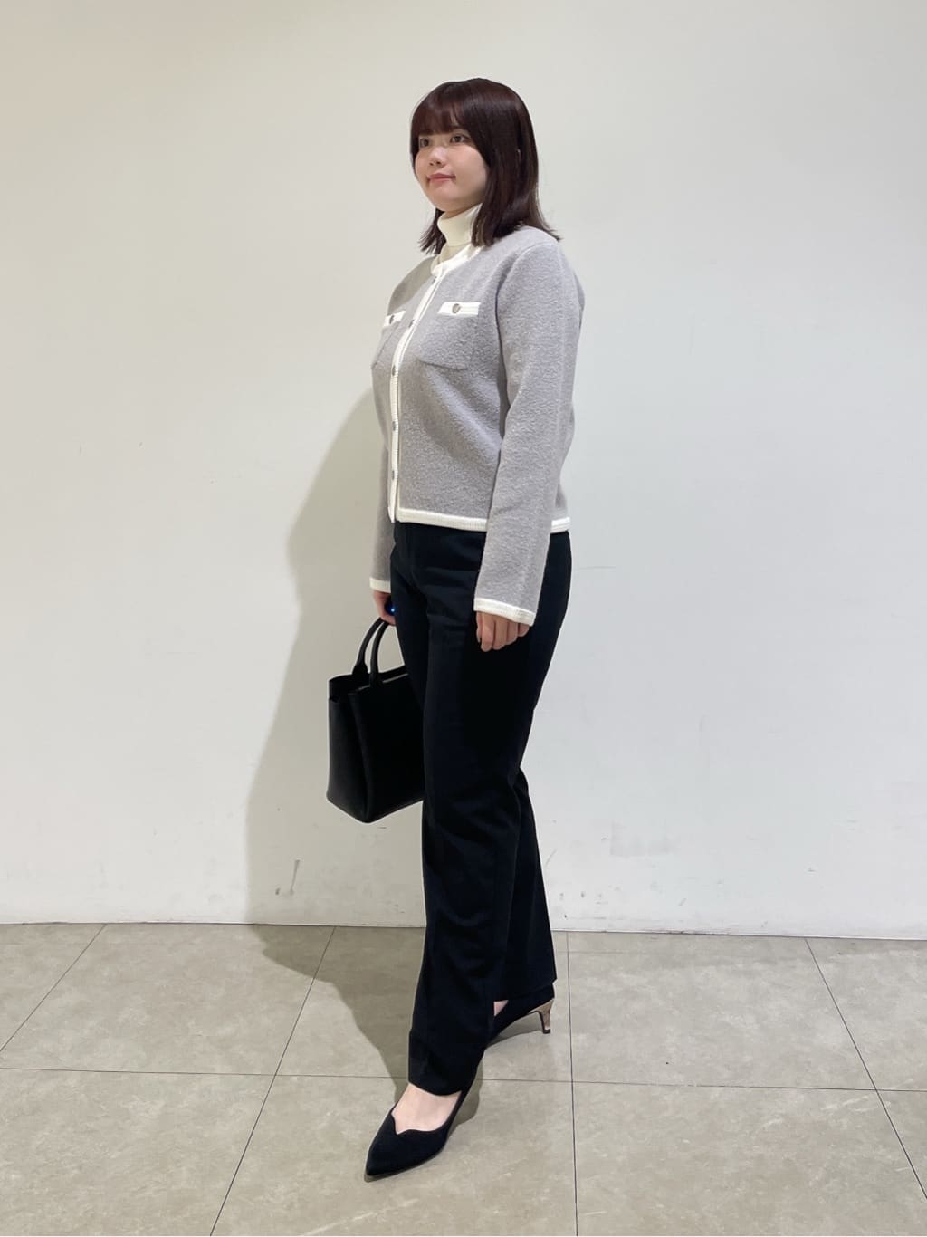 emikaさんの「INDIVI｜【ミニブークレ素材】ジャケットライクカーディガン」を使ったコーディネート