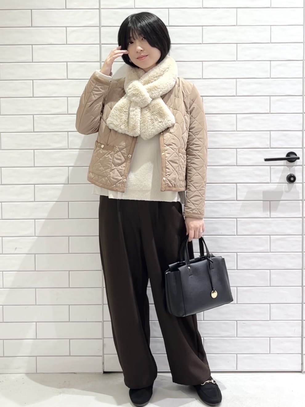 しおりさんの「OPAQUE.CLIP｜ペプラムニット【洗濯機OK】」を使ったコーディネート