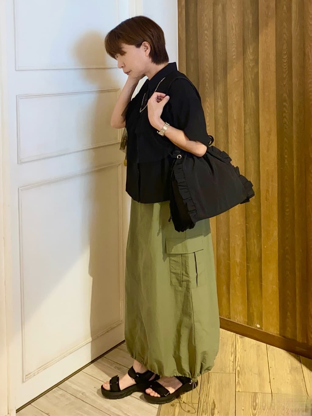 WAさんの「SHOO･LA･RUE｜◆【高レビュー】スポーティで上品 大人のためのテープスポサン」を使ったコーディネート