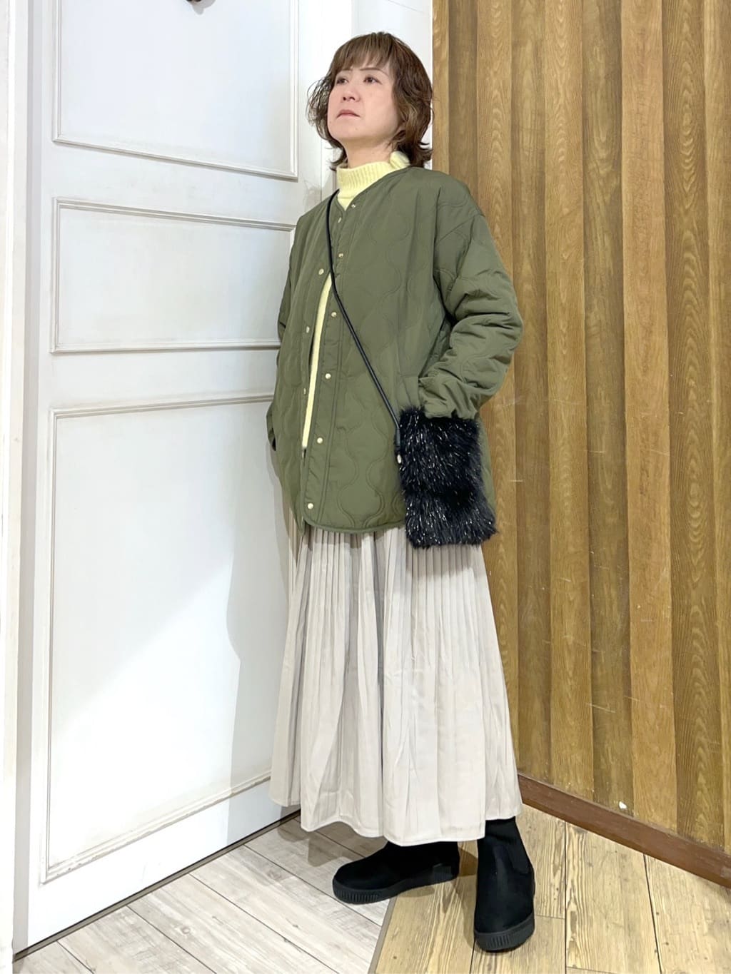 yuriyuriさんの「SHOO･LA･RUE｜【洗濯機可/S-LL】インせず着られる ふわふわハイネックニット」を使ったコーディネート