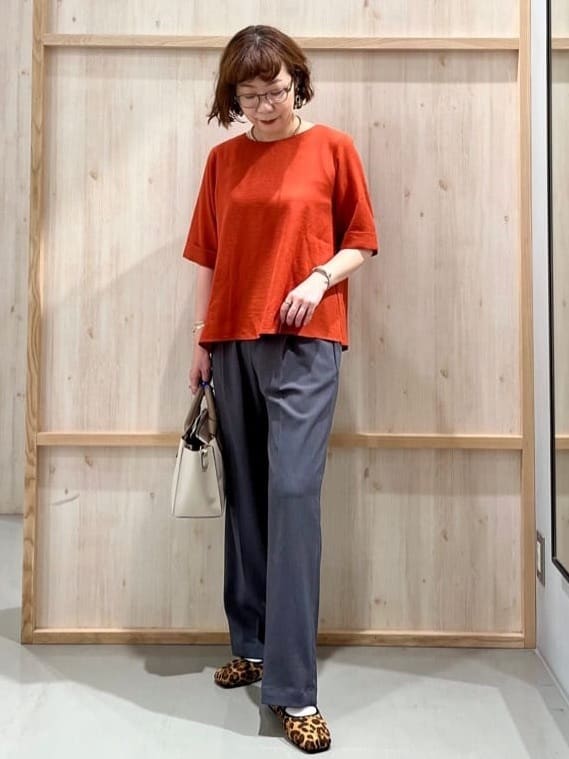nakoさんの「THE SHOP TK｜麻調メッシュブラウス【二の腕カバー/洗える】」を使ったコーディネート
