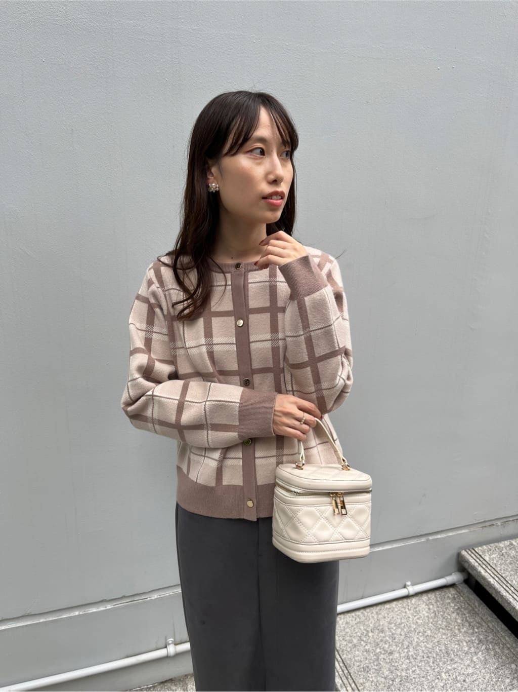 はばさんの「Couture brooch｜【洗える・ストレッチ・通勤】スエード調ダンボールIラインスカート」を使ったコーディネート