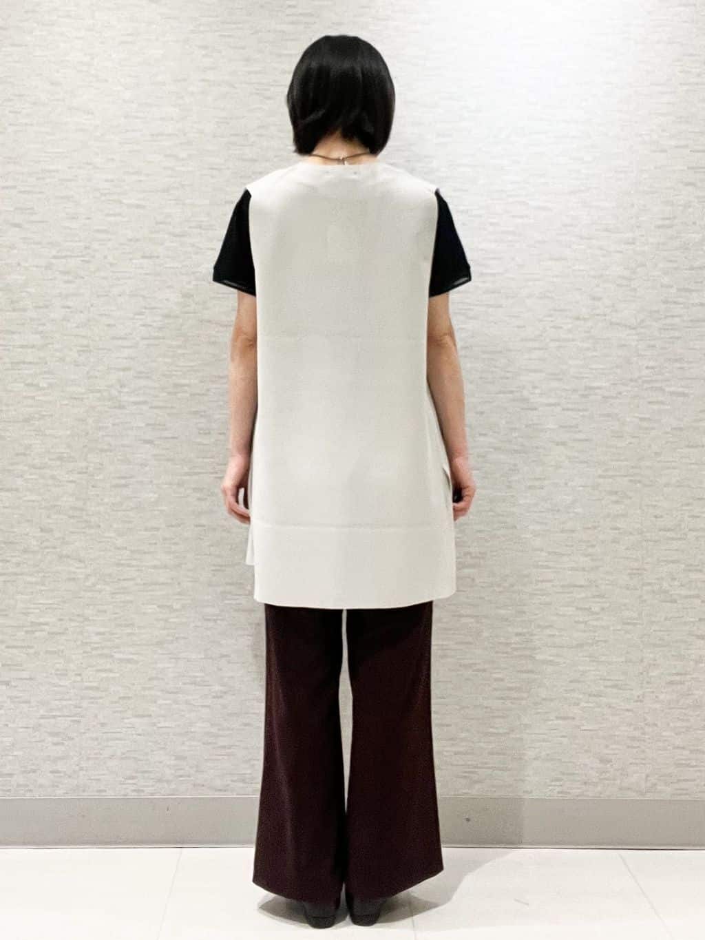 marikoさんの「Reflect｜ドライタッチニットベスト」を使ったコーディネート