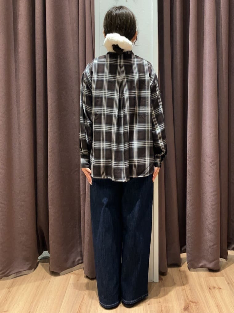 みちゃさんの「grove｜今の季節にちょうどいい　オンブレーチェックシャツ」を使ったコーディネート