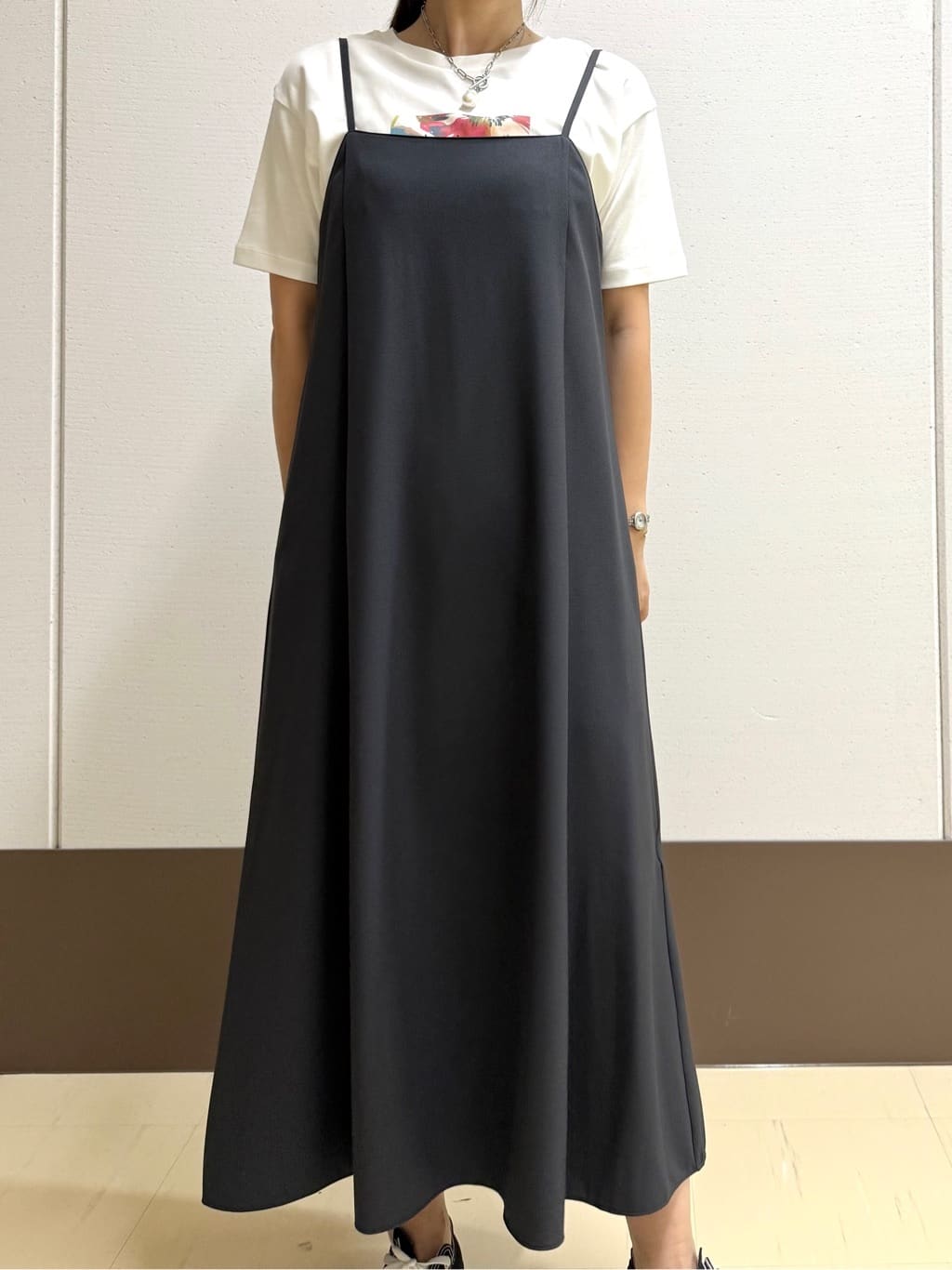 mamiさんの「INDIVI｜【UVケア】エアリージョーゼット キャミワンピース」を使ったコーディネート