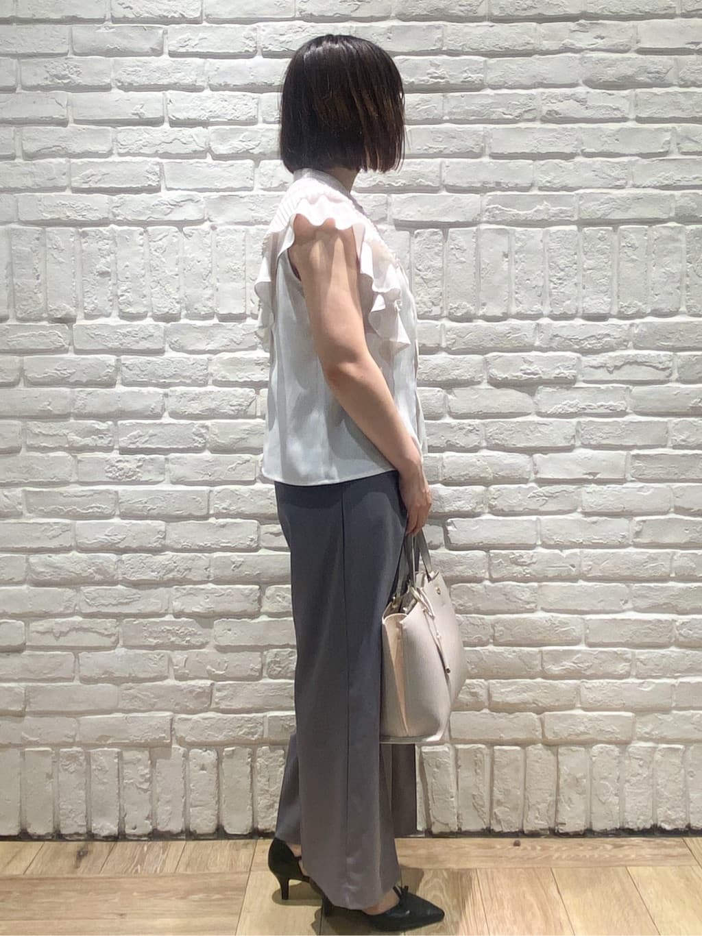 kimiさんの「index｜ラップストレートパンツ【接触冷感／抗ピル／洗濯機洗い可／イージーアイロン】」を使ったコーディネート