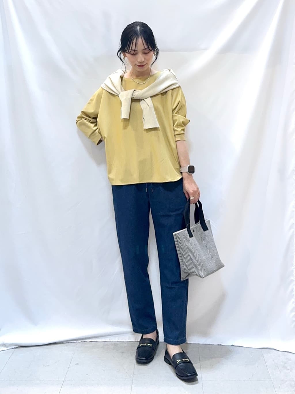𝐇𝐢𝐫𝐨𝐦𝐢さんの「SHOO･LA･RUE｜【高レビュー/洗濯後しわになりにくい】1枚でサマ見え 8分袖ドルマンブラウス」を使ったコーディネート