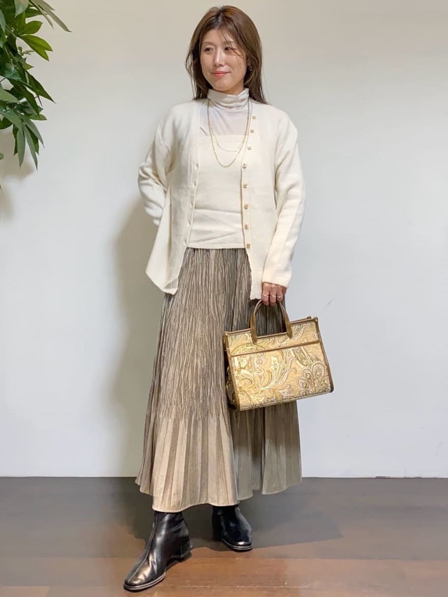 tomoさんの「UNTITLED｜【トレンド/柔らかな素材感】ビスチェセットカーディガン」を使ったコーディネート