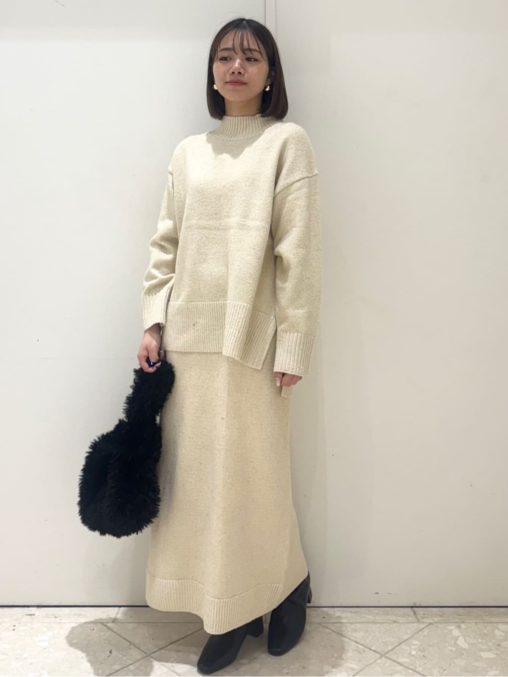 Minaさんの「OPAQUE.CLIP｜ラメスパンコールナロースカート／セットアップ対応可【洗濯機OK】」を使ったコーディネート