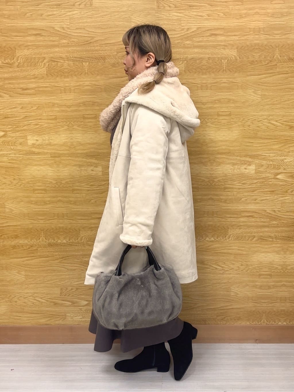 ぁむさんの「SHOO･LA･RUE｜【洗濯機可/S-LL】スタイルがすっきりに見える 裾マーメイドニットワンピース」を使ったコーディネート