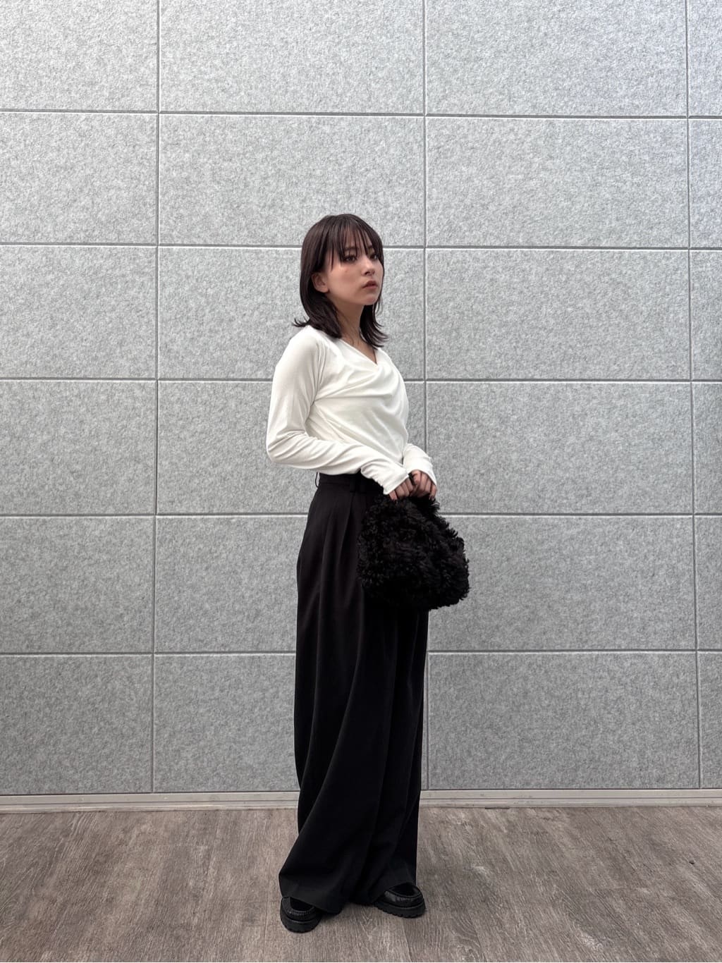 erikaさんの「INDIVI｜フェイクファーマイクロバッグ」を使ったコーディネート