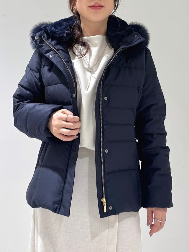 そんさんの「INDIVI｜【名品／撥水／抗菌防臭】ショート丈リサイクルダウンコート」を使ったコーディネート