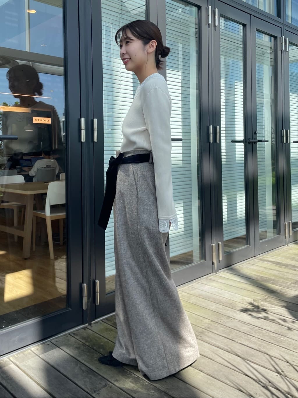abeさんの「Couture brooch｜【上品華やか・通勤】ラメツイード ワイドパンツ」を使ったコーディネート