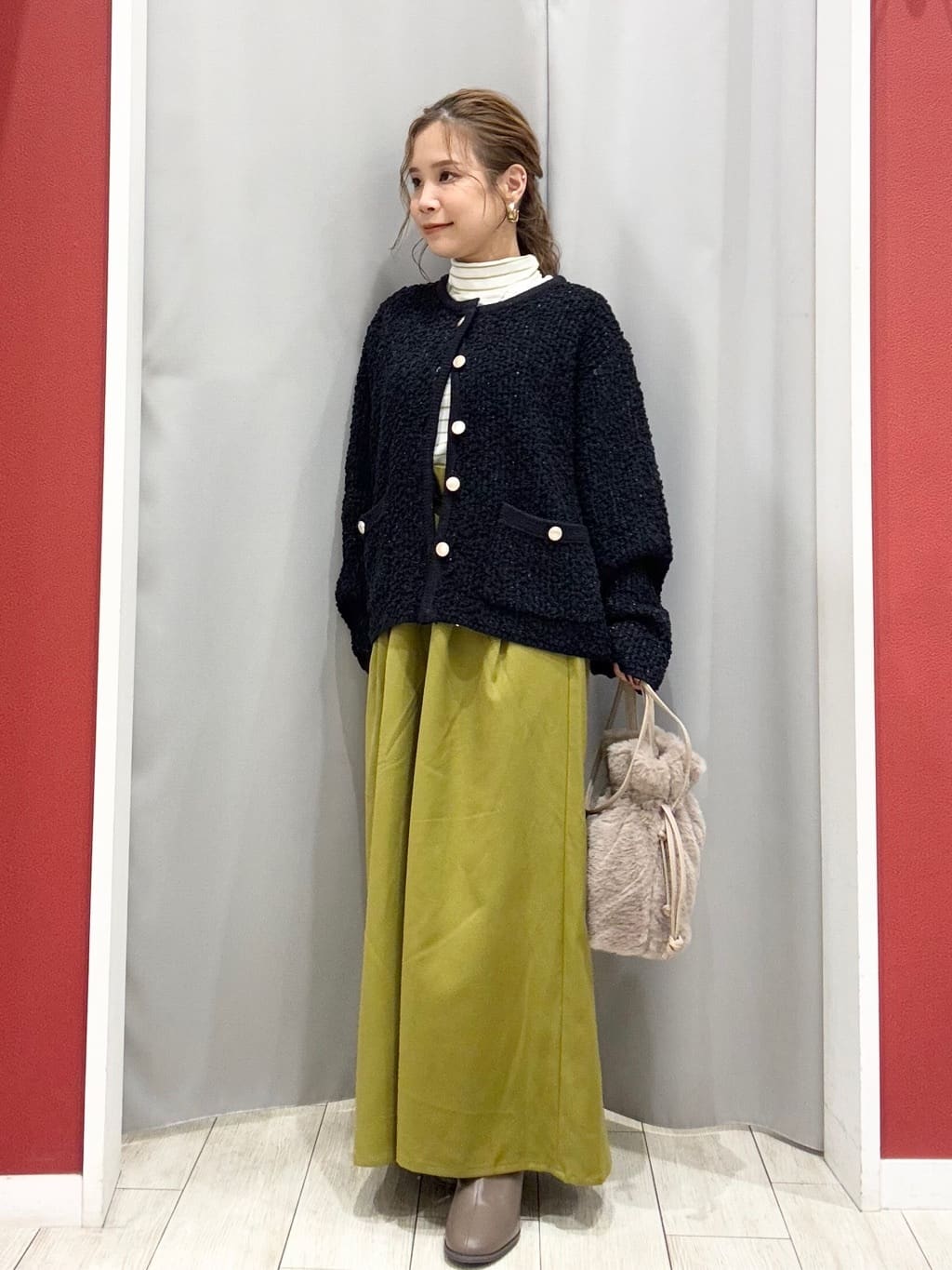 shioさんの「SHOO･LA･RUE｜【S-LL/吸湿発熱】なめらかとろみ インナータートル」を使ったコーディネート