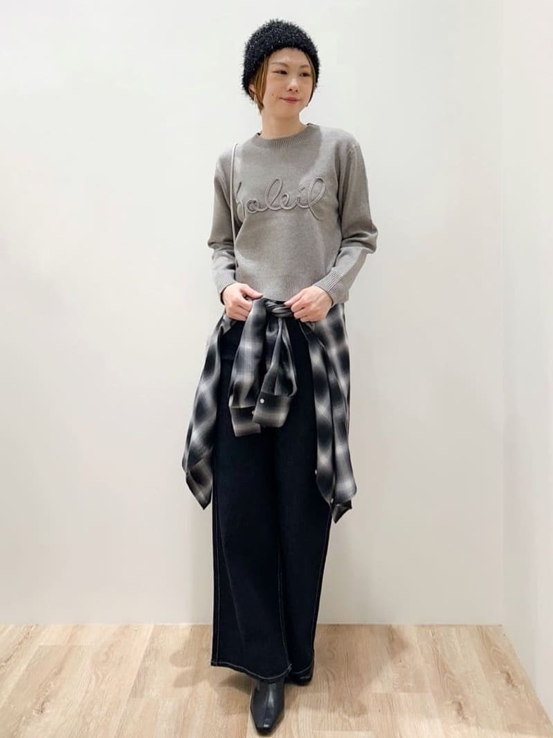 yurieさんの「OPAQUE.CLIP｜チェーン刺繍ロゴニット【洗濯機OK】」を使ったコーディネート