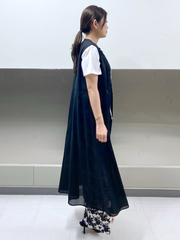 kanaさんの「UNTITLED｜【ウエストゴム/ワイド/柄】モノトーンフラワーパンツ」を使ったコーディネート