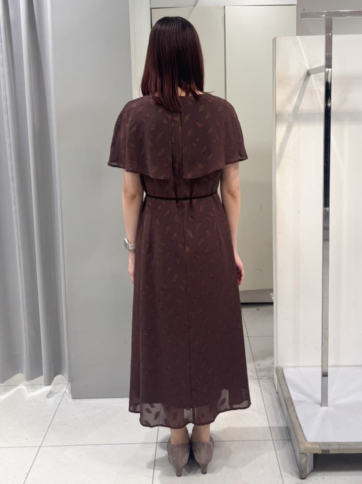 yuiさんの「Reflect｜【撥水／二の腕カバー】ケープデザインワンピース」を使ったコーディネート