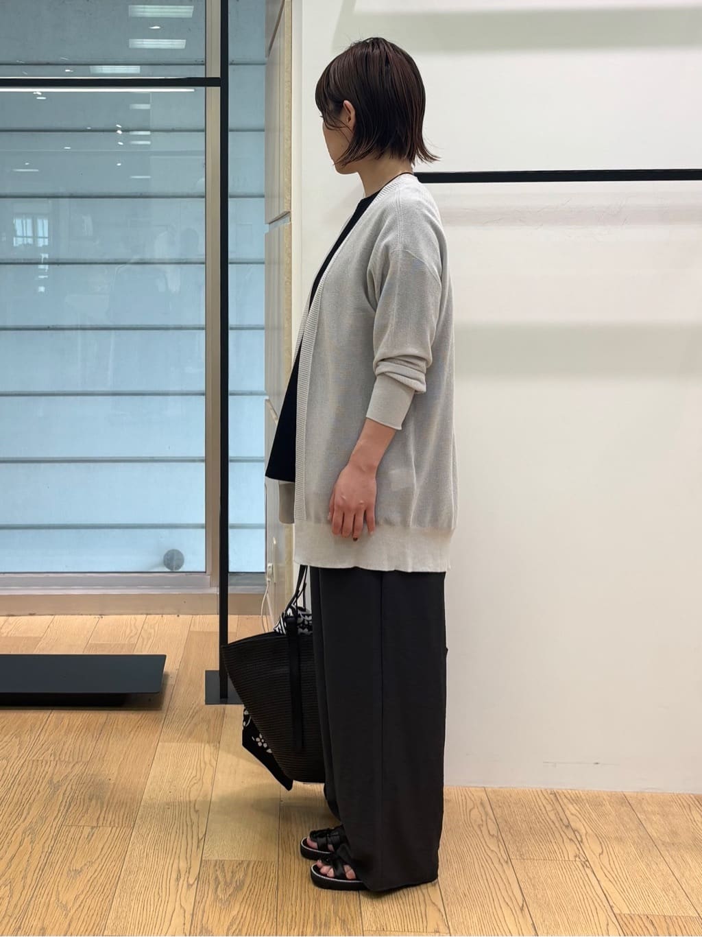 asamiさんの「INDIVI｜【90cm四方】ボタニカル柄大判スカーフ」を使ったコーディネート