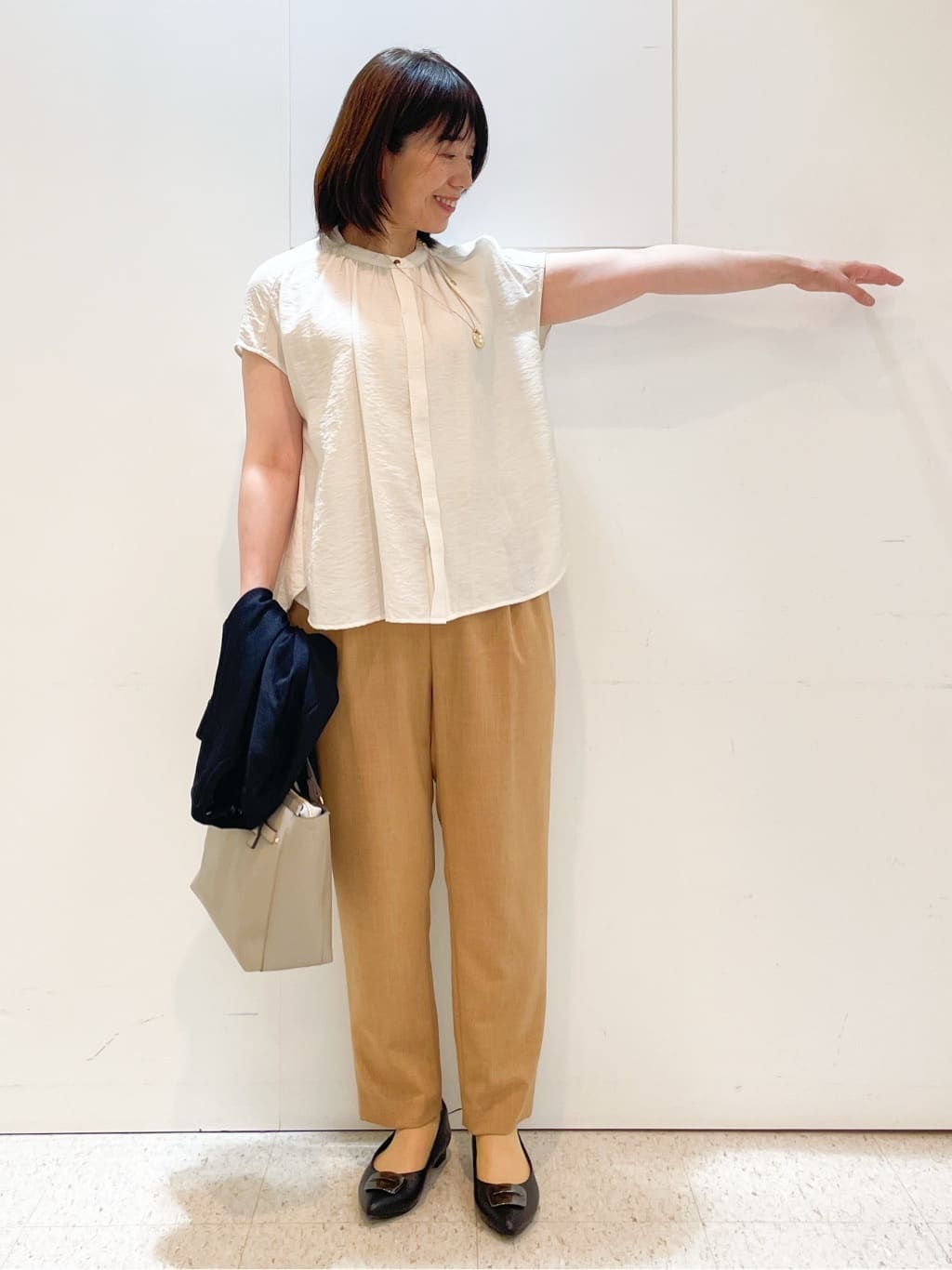 めいさんの「Reflect｜【二の腕さりげなくカバー】バンドカラーブラウス」を使ったコーディネート
