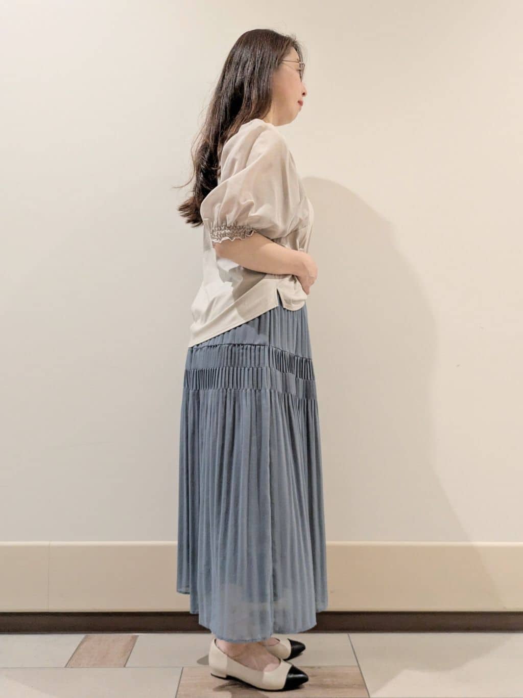 imamiさんの「Reflect｜【マシンウォッシュ可】シアーパフスリーブTブラウス」を使ったコーディネート