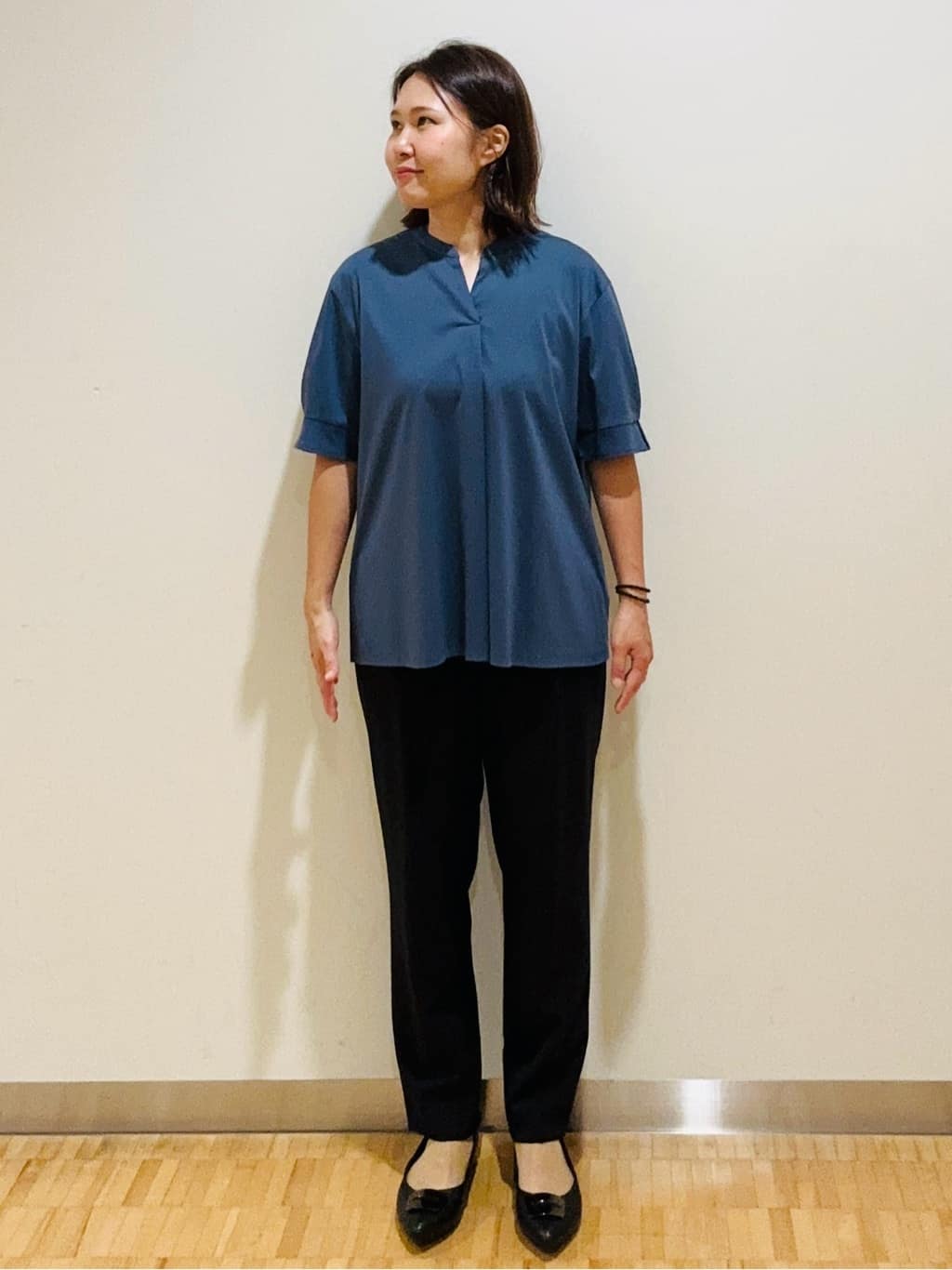haseさんの「Reflect｜【すっきり見え！長め丈／マシンウォッシュ可】スキッパーネックジャージトップス」を使ったコーディネート