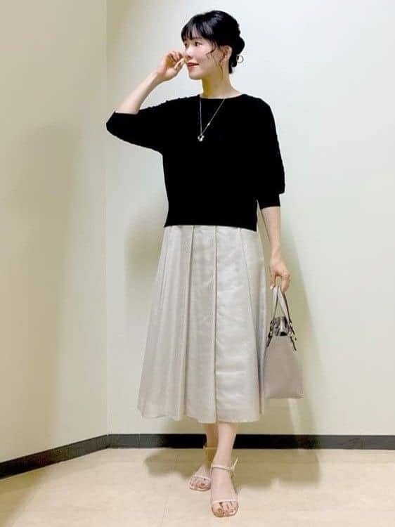  beni_gingerさんの「Reflect｜【マシンウォッシュ可／セットアップ可】シアーボックスタックプリーツスカート」を使ったコーディネート