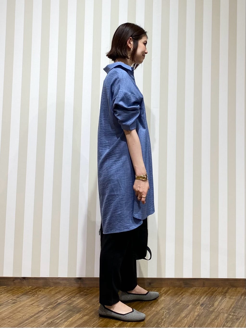SAOさんの「SHOO･LA･RUE｜【S-LL/体型カバー】さらっとしたタッチが魅力 デニムライクチュニック」を使ったコーディネート