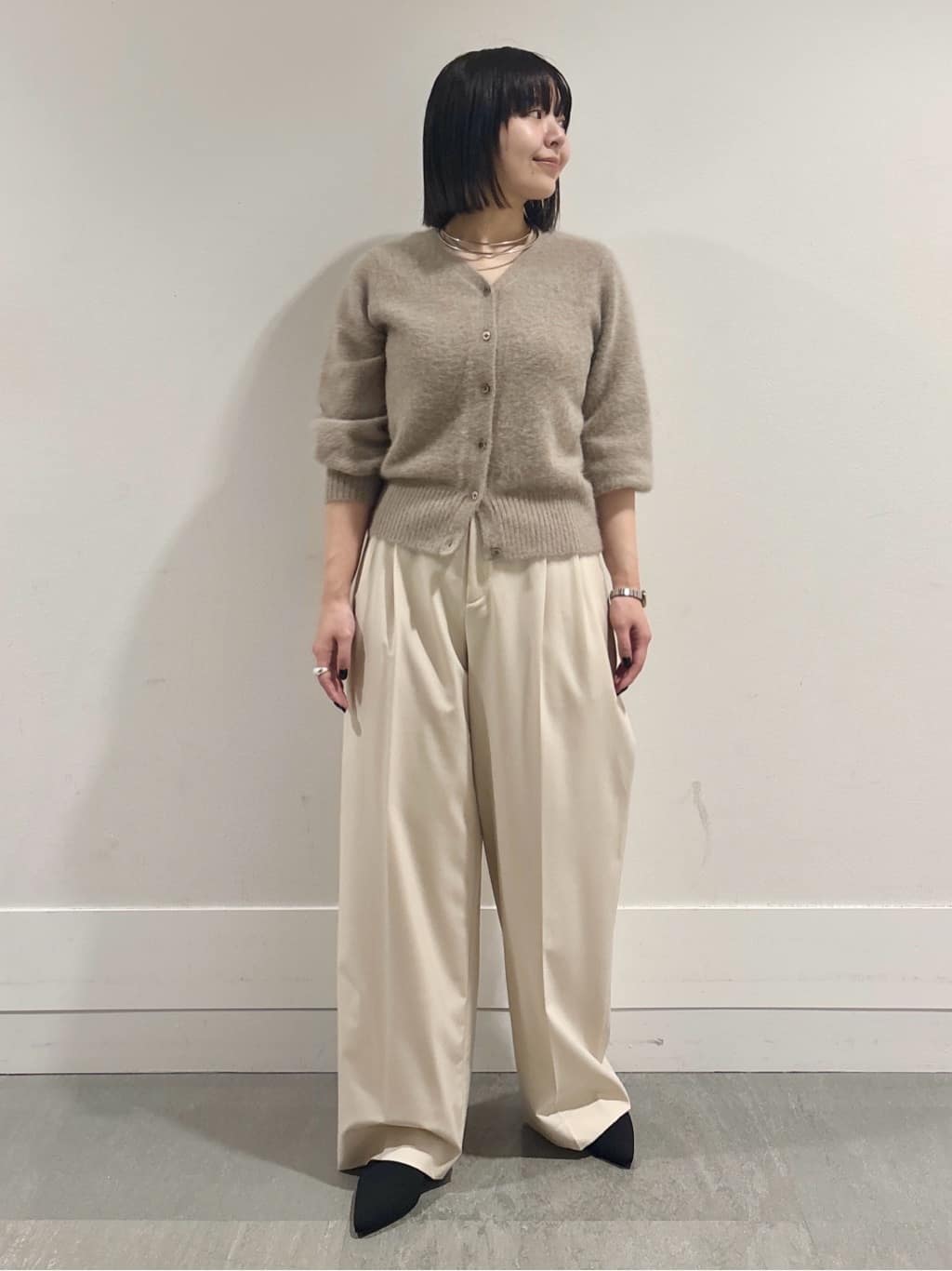 モエカさんの「UNTITLED｜【ふわふわニット/前後2WAY】フォックスカシミヤカーディガン」を使ったコーディネート