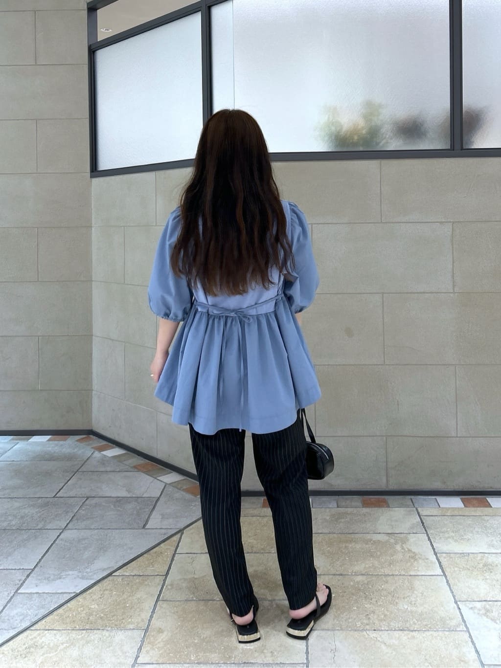 よねさんの「INDIVI｜【接触冷感／セットアップ対応】イージーテーパードパンツ【通勤・セレモニー】」を使ったコーディネート