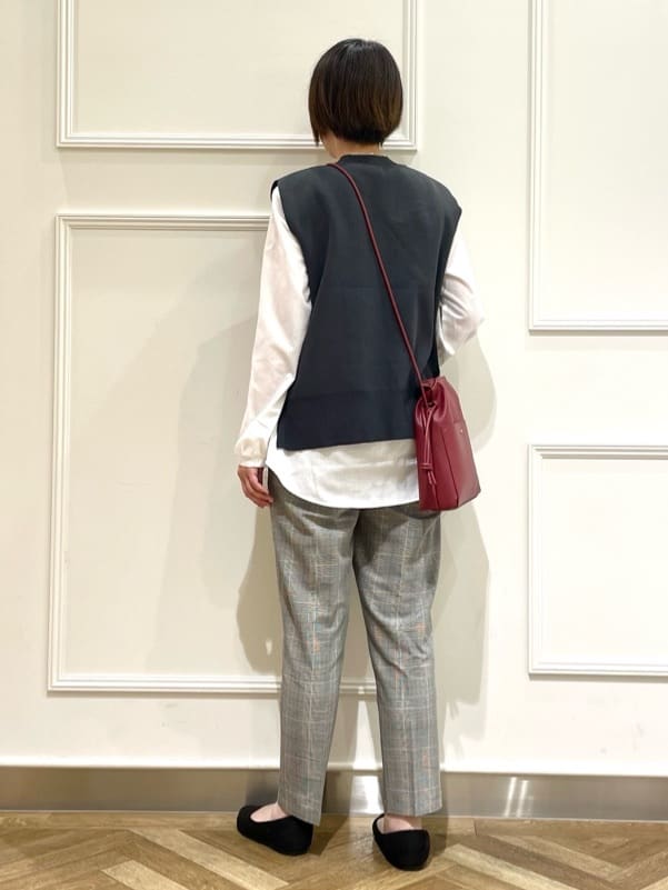 SOさんの「SHOO･LA･RUE｜【高レビュー/SS-LL/美脚シルエット】すっきりきれい見え テーパードパンツ」を使ったコーディネート
