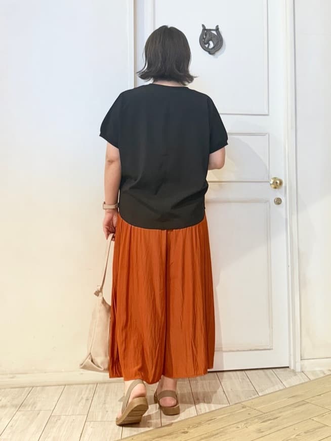 haruさんの「SHOO･LA･RUE｜【ひんやり/洗濯後しわになりにくい】リブ切り替えドルマンブラウス」を使ったコーディネート