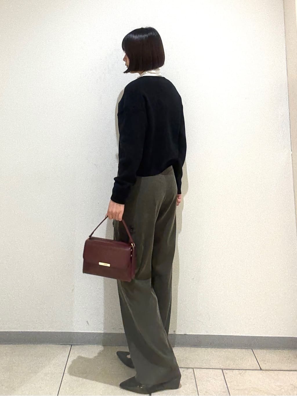 Itoさんの「UNTITLED｜【大人きれいめ/ストレート/ワイド】キュプラカーゴパンツ」を使ったコーディネート